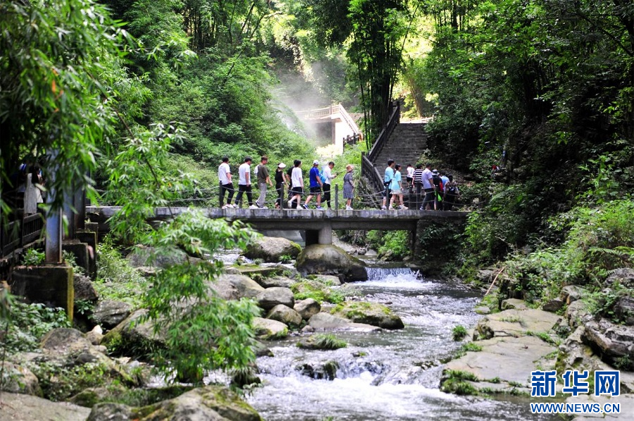 湖北宜昌：青山綠水間 夏日享清涼