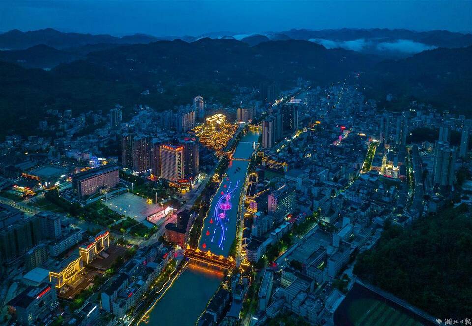 湖北宣恩：貢水夜景醉遊人