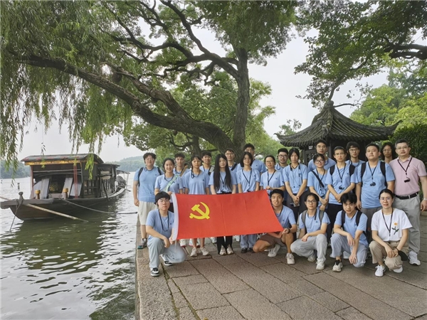 這個暑期 中國地質大學老師把育人工作做到 學生家中、實踐基層和實習一線