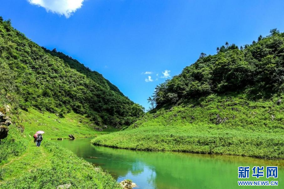 湖北鶴峰：小河彎彎 山野慢行