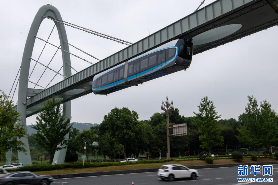 我國首條空軌線路開通運營