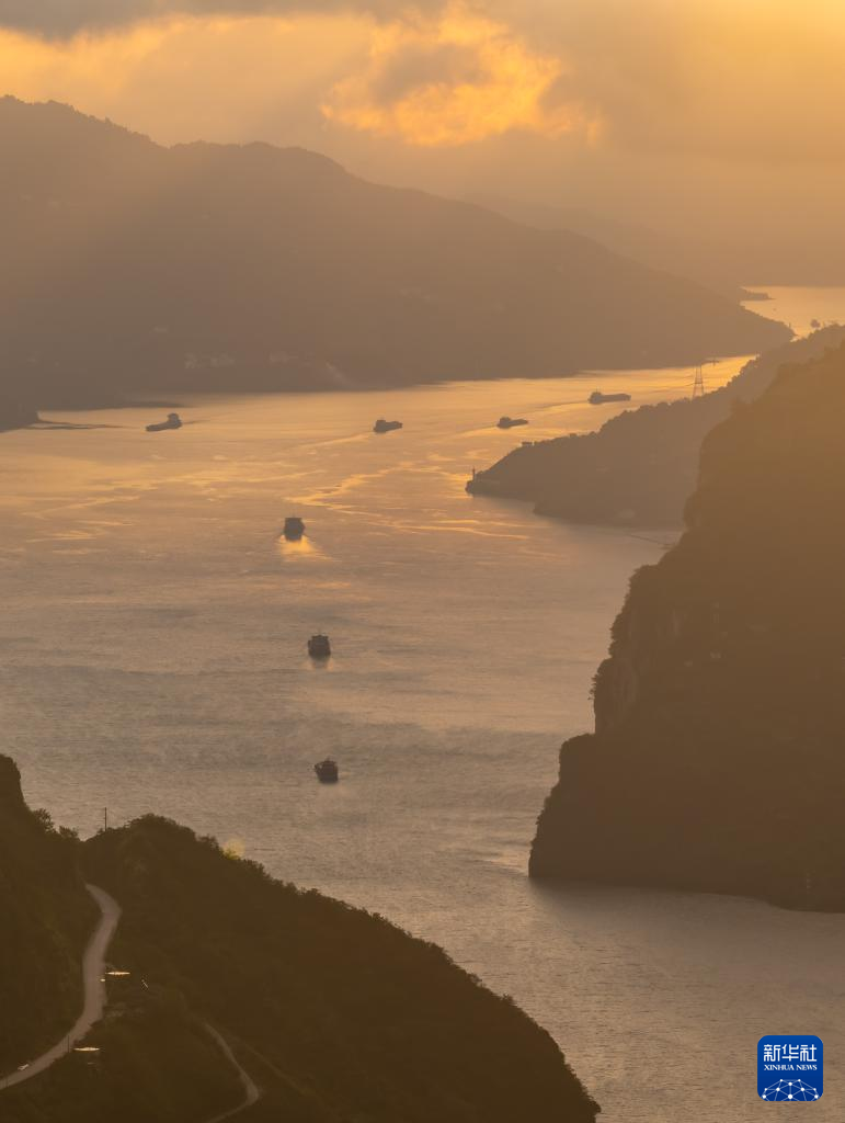 湖北宜昌：黃金水道航運忙