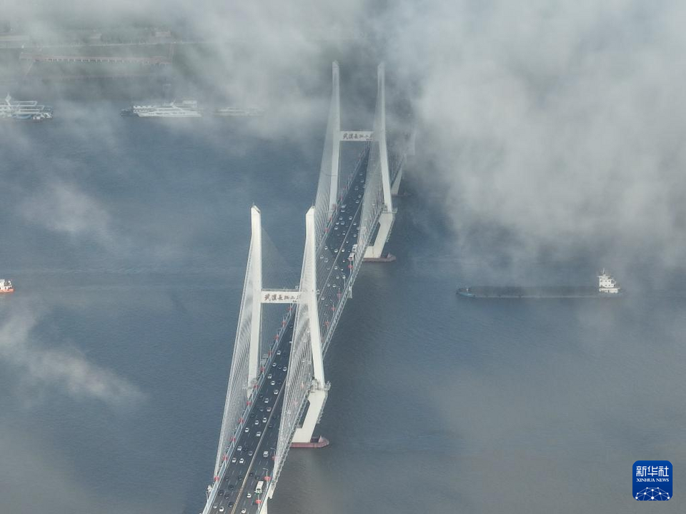 湖北武漢：秋日雲霧美景