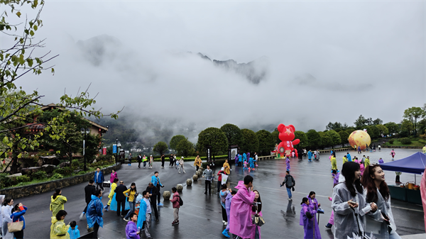 月滿華誕潮遊恩施  湖北恩施大峽谷雲霧美景引客來_fororder_圖片1