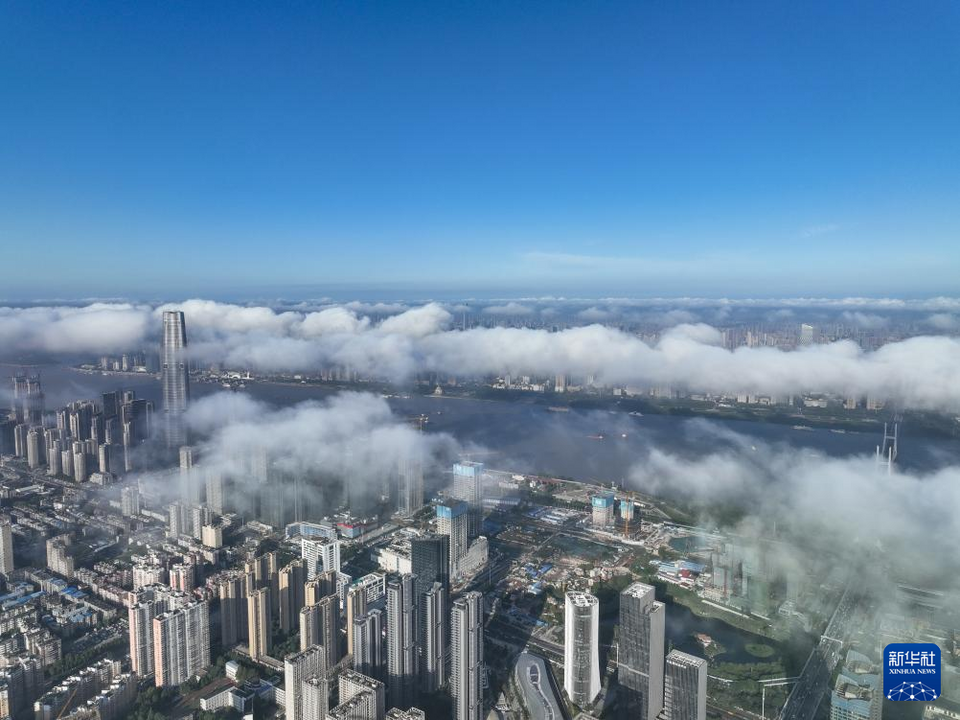 湖北武漢：秋日雲霧美景