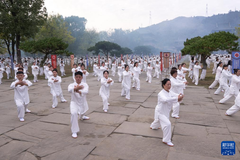 世界武當太極大會在湖北武當山開幕