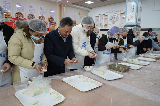 黃岡師院特聘26名食品監督員 冬至節花樣餃子為“考研幫”壯行_fororder_DSC00947.JPG