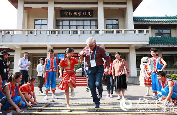 中外記者聚焦“大學之城” 走進“藏身”大學的特色博物館