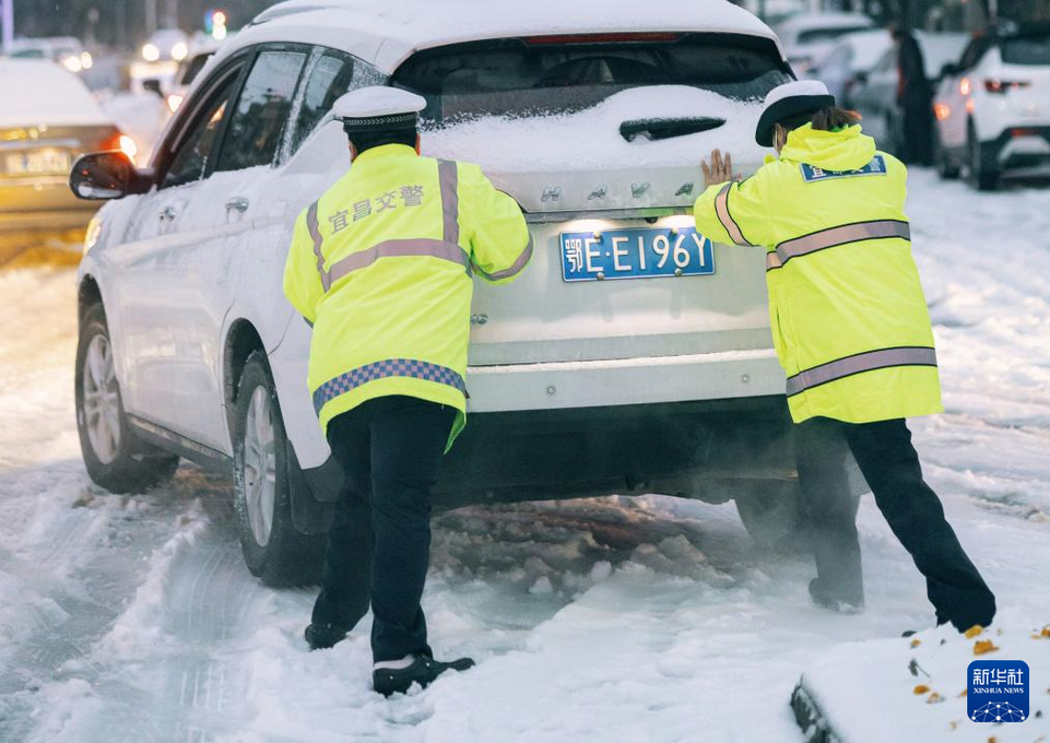 湖北：雨雪中的溫暖守護