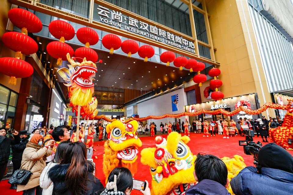 武漢漢正街服裝市場紅火開市