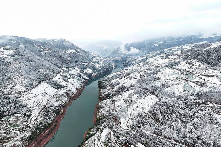 湖北巴東神農溪雪景波瀾壯闊