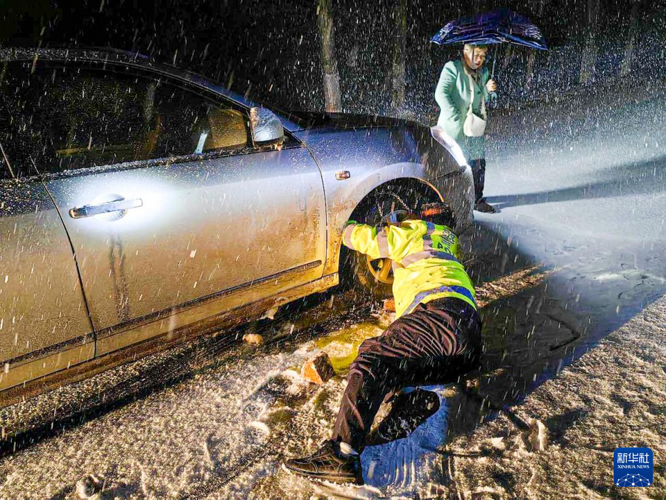 湖北：雨雪中的溫暖守護