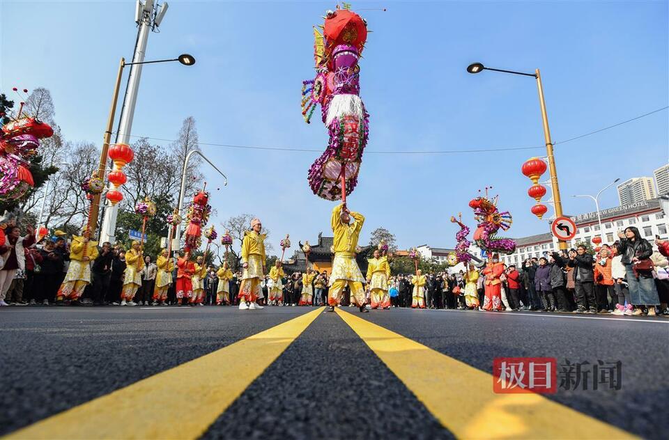 千年漢陽高龍起舞迎祥瑞