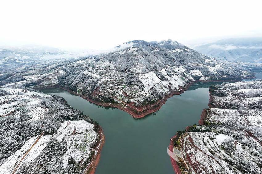 湖北巴東神農溪雪景波瀾壯闊