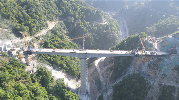 宜興鐵路重難點控制性工程板倉河大橋合龍_fororder_板倉河大橋鳥瞰圖(1)