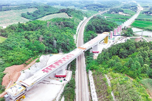 襄荊高鐵跨浩吉鐵路大橋成功轉體_fororder_微信圖片_20240619091757