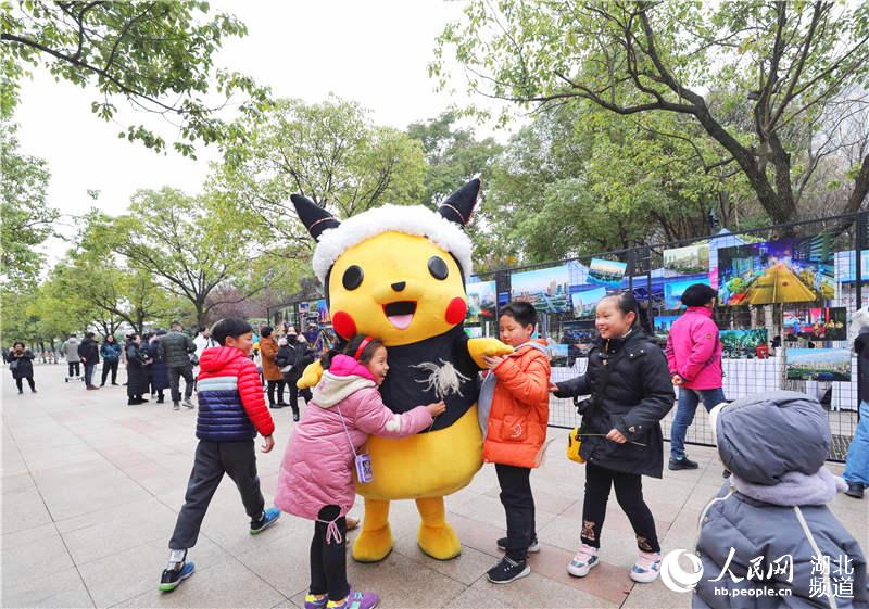 第二屆江岸蘆花節啟幕 網友：蘆花很有特色 武漢很有排面