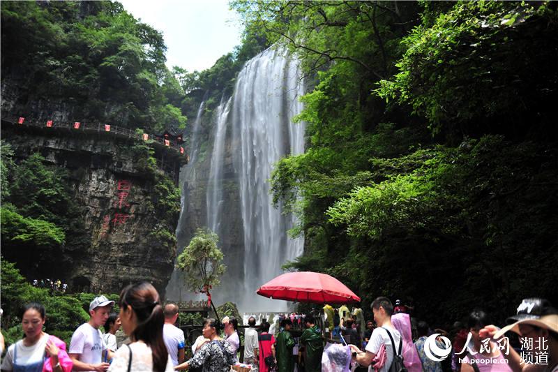 湖北宜昌：夏遊“三峽大瀑布” 山水“氧吧”覓清涼