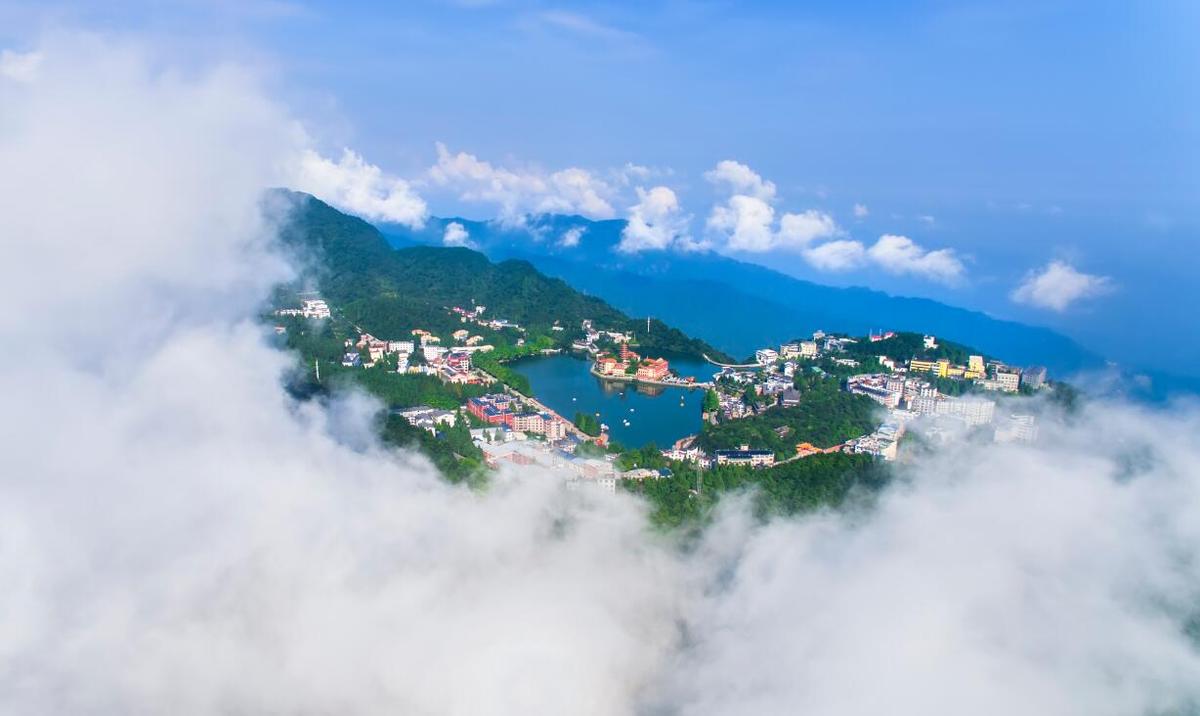 看!九宮山的雲中湖