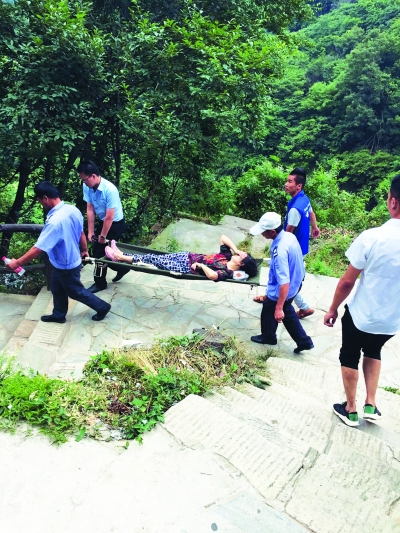 （文末有封面圖）【大武漢新旅遊—景區動態】 木蘭天池有支為遊客做“小事”的服務隊