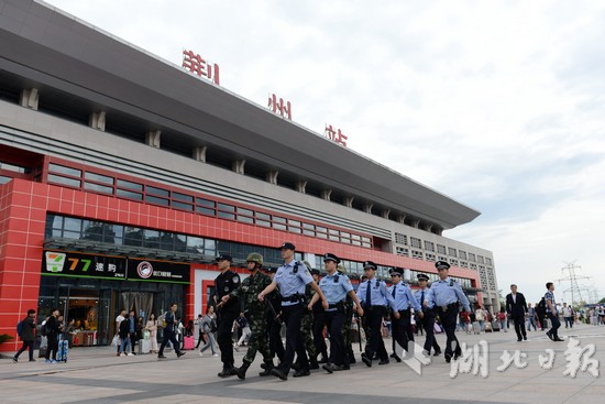 黃金週日均4萬餘警力在崗！湖北擁堵警情較2017年顯著下降