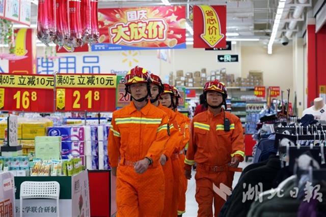 國慶期間湖北6000余名消防官兵執勤備戰