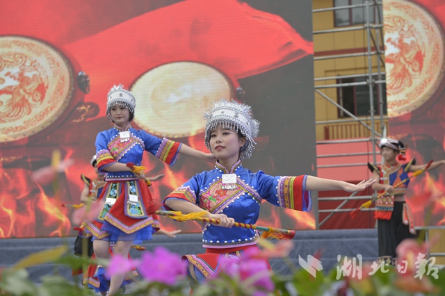 舞起來 土家茶鄉女兒會燃情啟幕