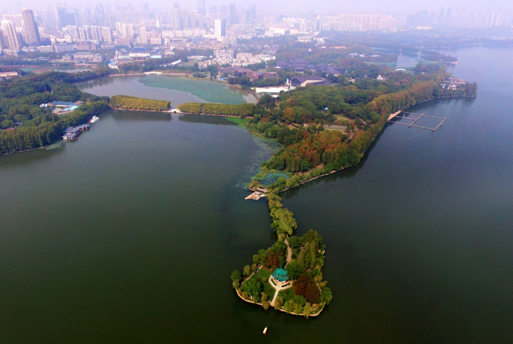 又到秋色斑斕時 東湖美景醉遊人