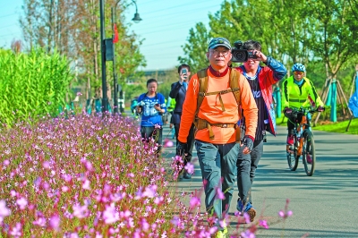 韓國駐漢總領事徒步挑戰東湖綠道