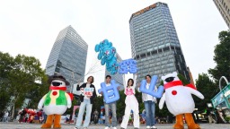 閃現武漢街頭 甘露山文創城“雪樂寶”受市民追捧