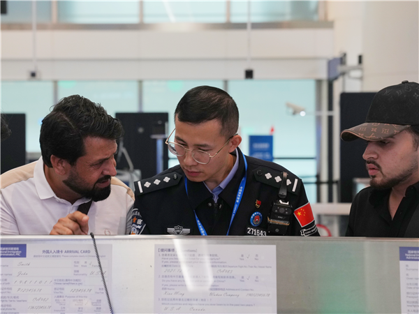 “免簽客”佔比過半 武漢口岸出入境人數提前兩月超去年全年總量_fororder_圖片86