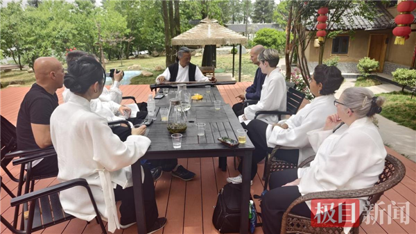 武當山迎多國“問道者” 20名外籍學員沉浸體驗東方養生文化_fororder_微信圖片_20250509094426
