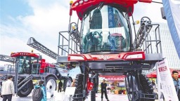 智慧拖拉機可24小時幹活 專用機器人採摘獼猴桃  全球2500家企業奔赴武漢這場國際展會