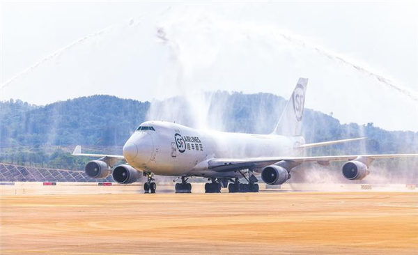 花湖國際機場第100條貨運航線開通_fororder_微信圖片_20250526092519