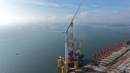 全球首臺16兆瓦漂浮式風電機組完成一體化組裝