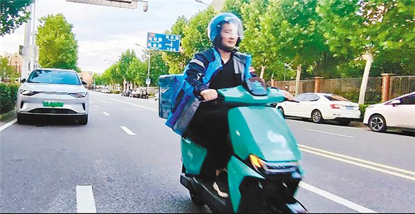 送單快 定位準 會思考 全國首輛AI外賣配送車在漢首發_fororder_微信圖片_20250702092542