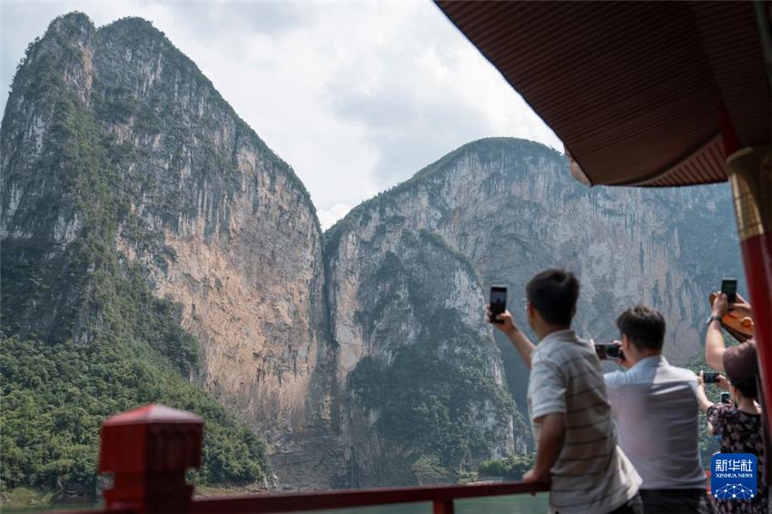 湖北恩施：山水秘境，避暑天堂_fororder_20250708c80362ac0ecb47c3a3d358efe3caa4f1_20250708fdd7b6b8d14d43b6b3e2ddaf30fdeffe