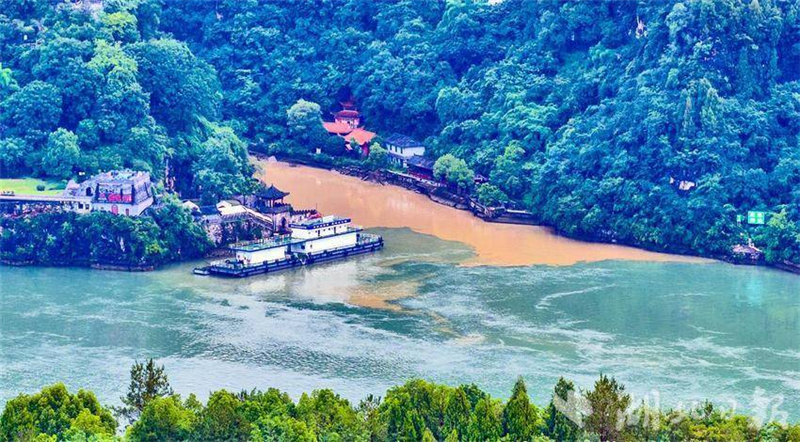 長江西陵峽峽口現 “涇渭分明” 景觀_fororder_微信圖片_20250701094343