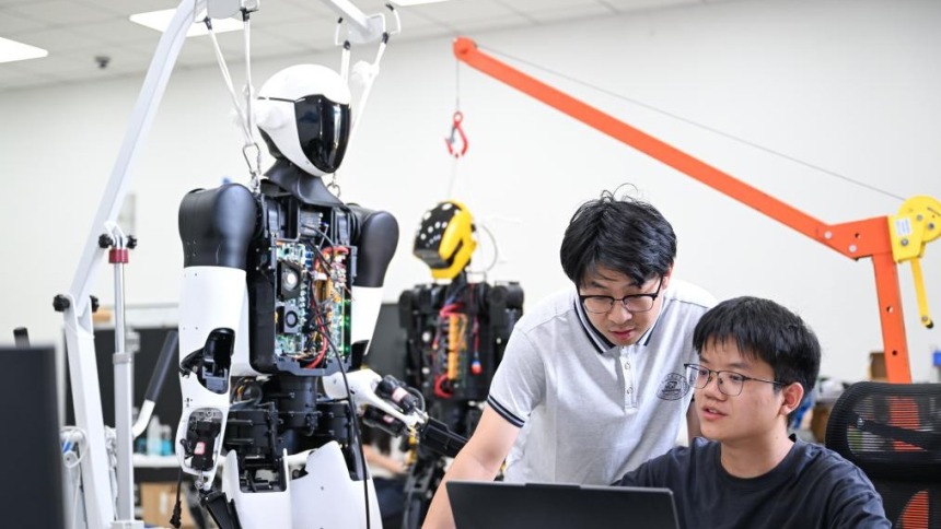 湖北：新生代科研力量助推人形機器人加速成長_fororder_202507018de6a4db5aa547c1965d82e8