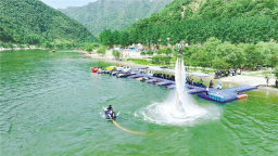 南河小三峽解鎖山水新玩法 水上飛人讓遊客尖叫連連