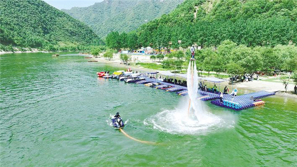 南河小三峽解鎖山水新玩法 水上飛人讓遊客尖叫連連_fororder_微信圖片_20250708094435