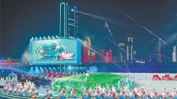 現代科技渲染大江風華 4000架無人機演繹“江豚逐浪來”