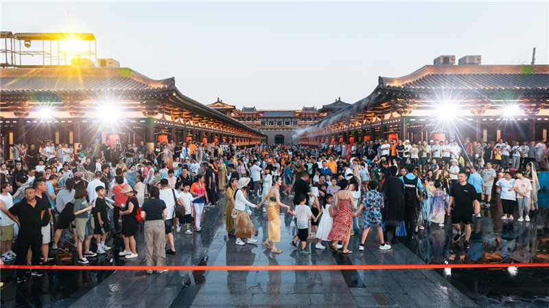 文旅大V探訪夜遊標杆唐城 國風電音潑水節引爆萬人狂歡_fororder_a3ed2480fa9c4c19a119bcac0ff8df97