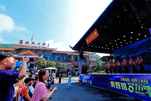 貼壁飛行 探秘地心 恩施地心谷兩大文旅新品面世_fororder_圖片5