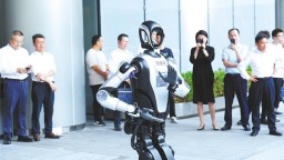 政策暖風“催”動湖北人形機器人