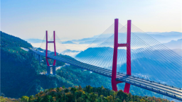 雲端作畫涂“紅粧” 宜來高速柴埠溪特大橋涂裝完成