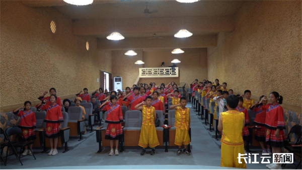 宜昌長陽：非遺正青春 土家少年接棒文化傳承_fororder_0f762e3a0752acf9eda670899a7441fe