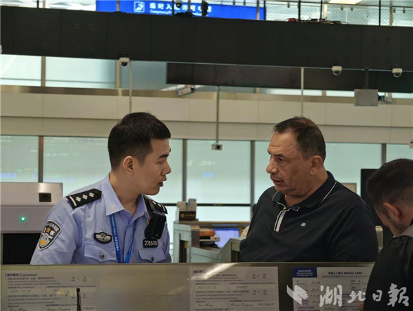 武漢天河機場“國際朋友圈”持續擴容：上半年入境外國人勁增3倍_fororder_29ccd4e48e254f8eb259fd2ddadb1c8f