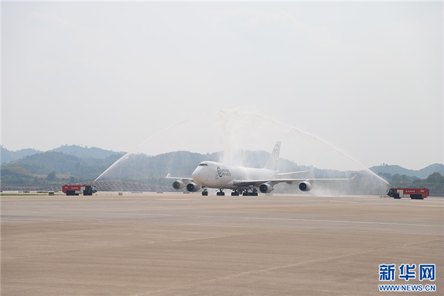 擁抱全球産業鏈 湖北鄂州花湖國際機場貨運航線達100條_fororder_01