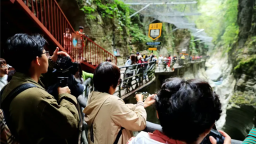 百輛房車匯聚地心谷 恩施州第二屆露營大會即將啟幕